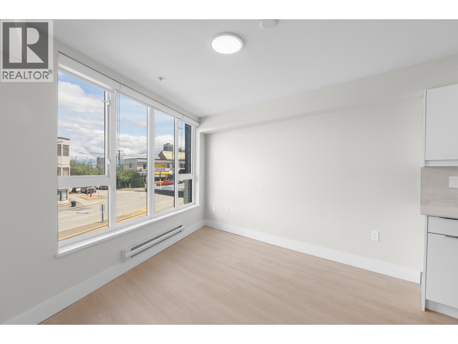 207 3050 Kingsway Property Photo 13