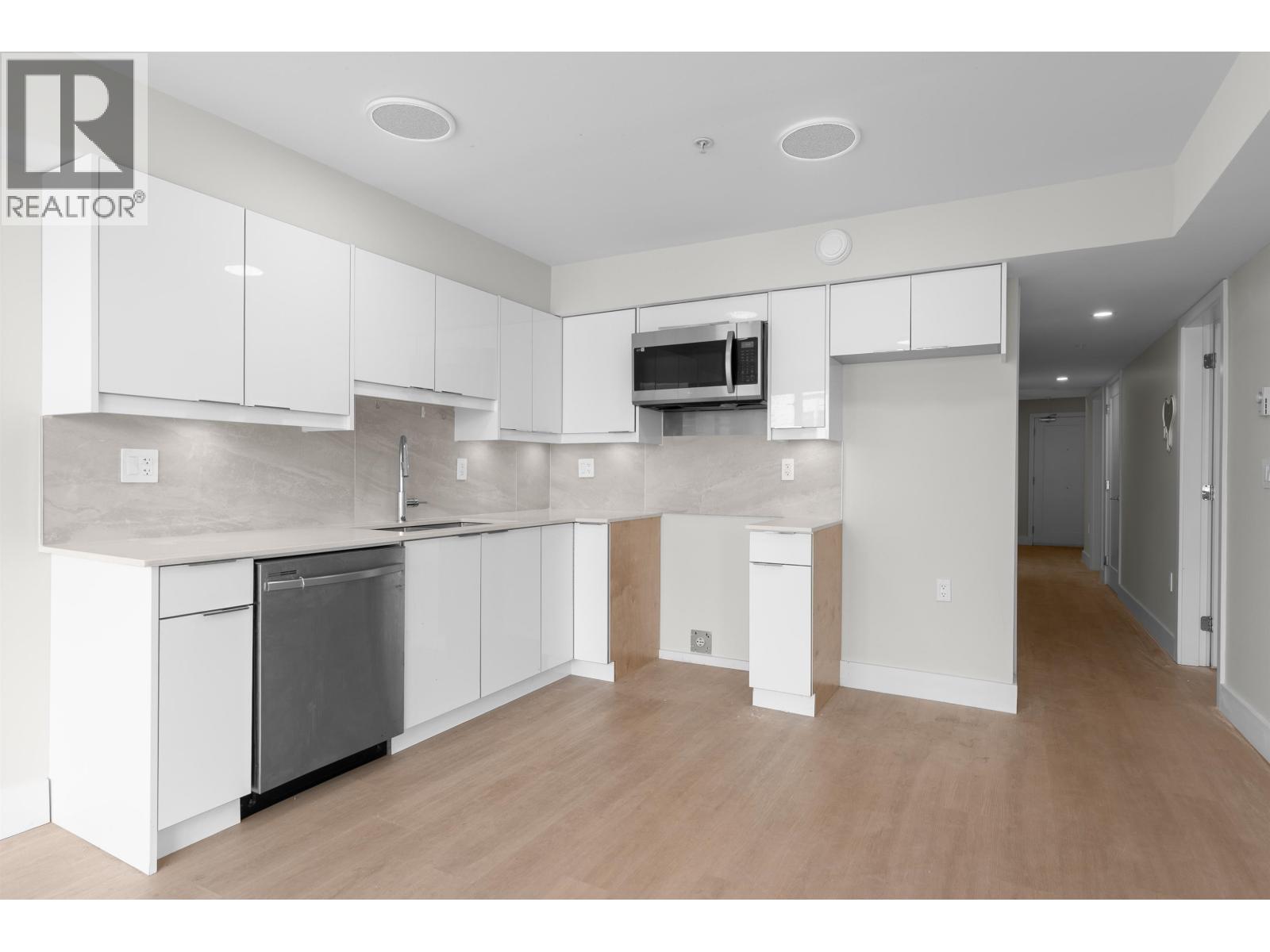207 3050 Kingsway Property Photo 17