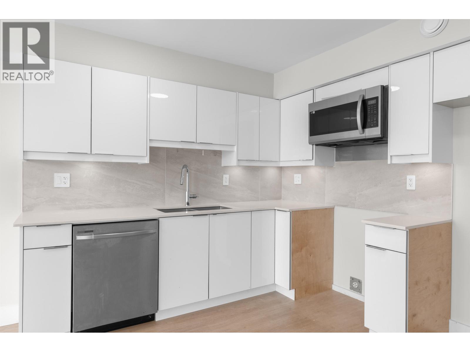 207 3050 Kingsway Property Photo 18