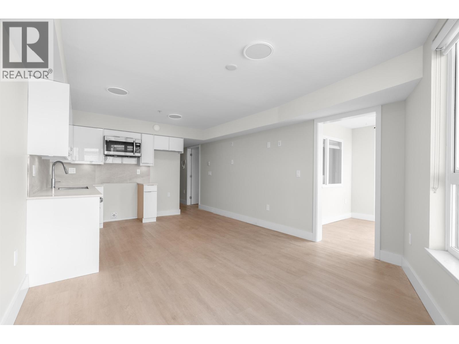 207 3050 Kingsway Property Photo 19
