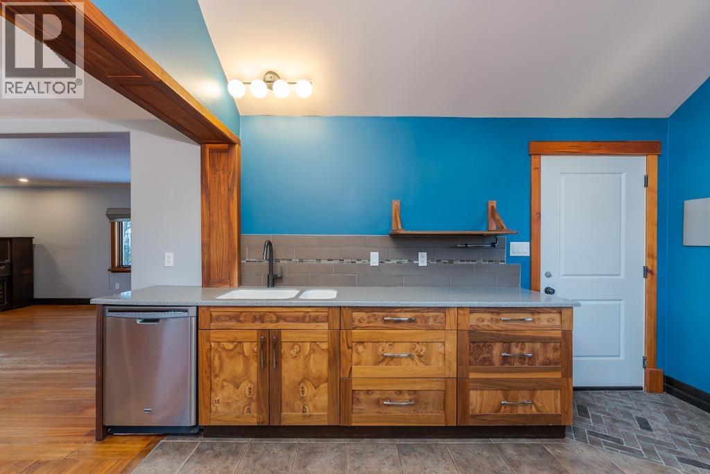 794 Winnipeg Street Property Photo 11