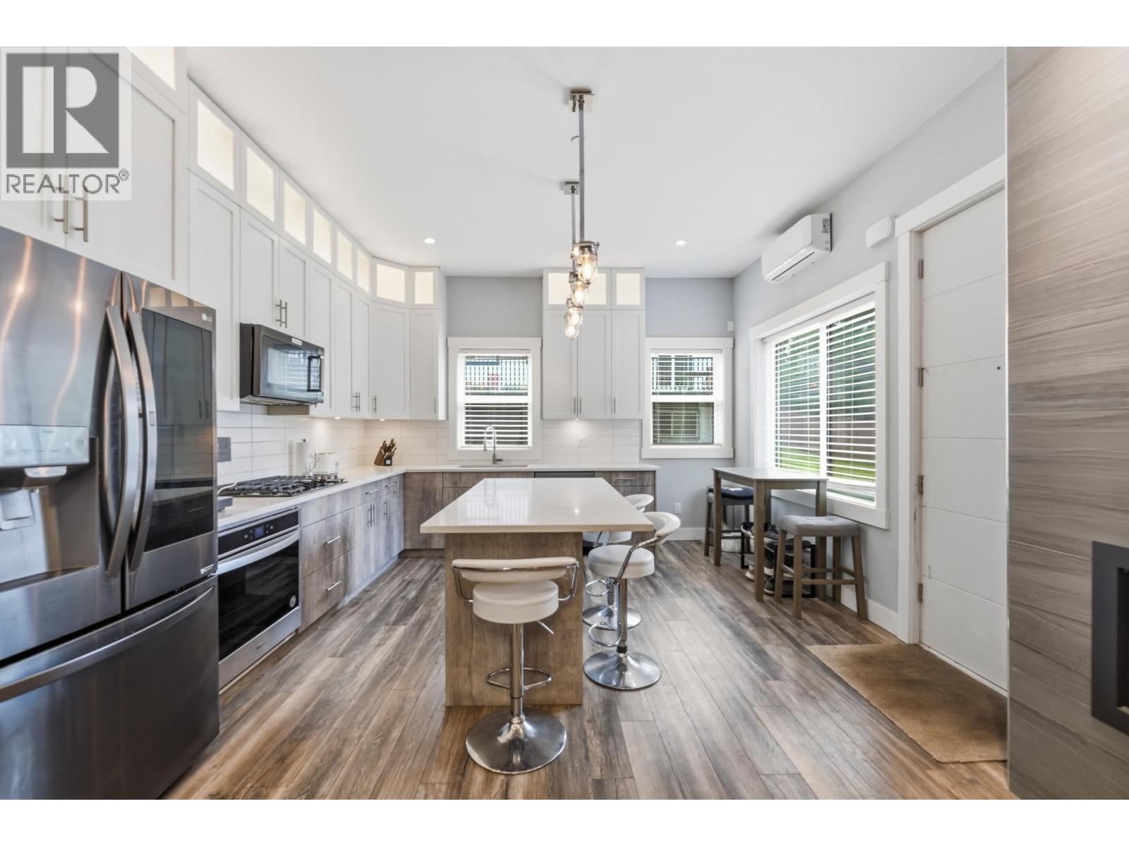 23257 Dogwood Avenue Property Photo 12