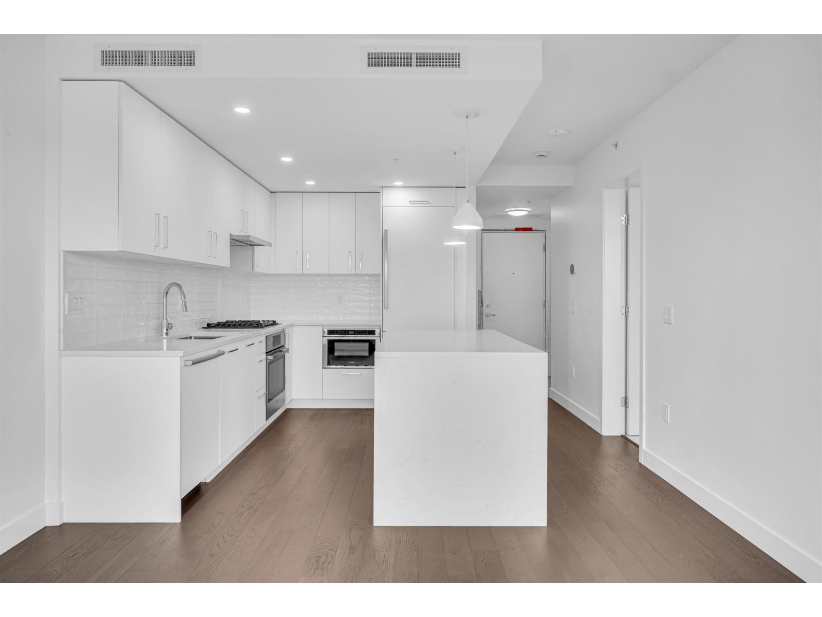 702 1588 Johnston Road Property Photo 16