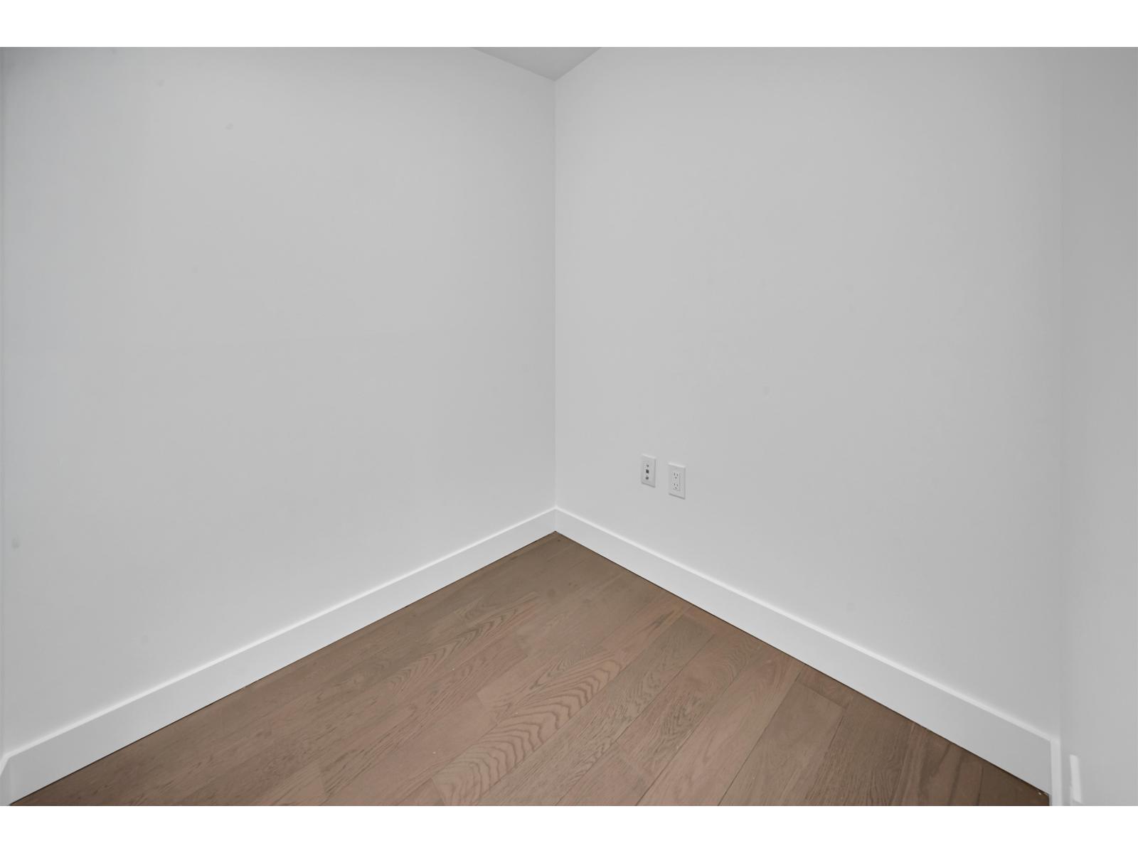 702 1588 Johnston Road Property Photo 21