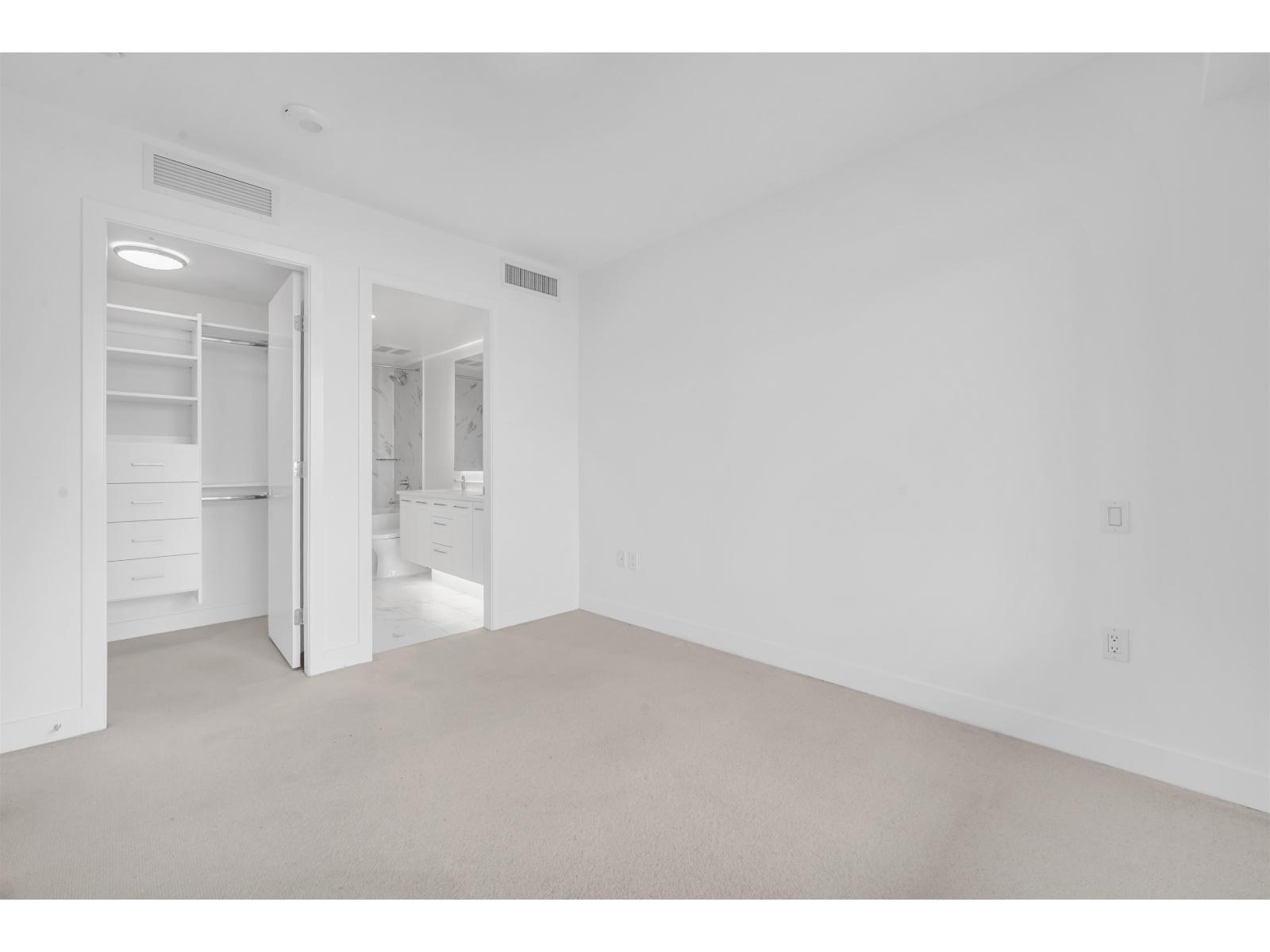 702 1588 Johnston Road Property Photo 22