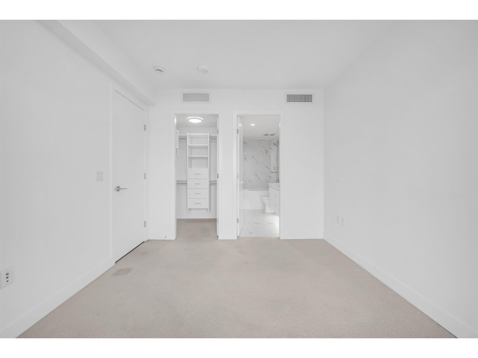 702 1588 Johnston Road Property Photo 23