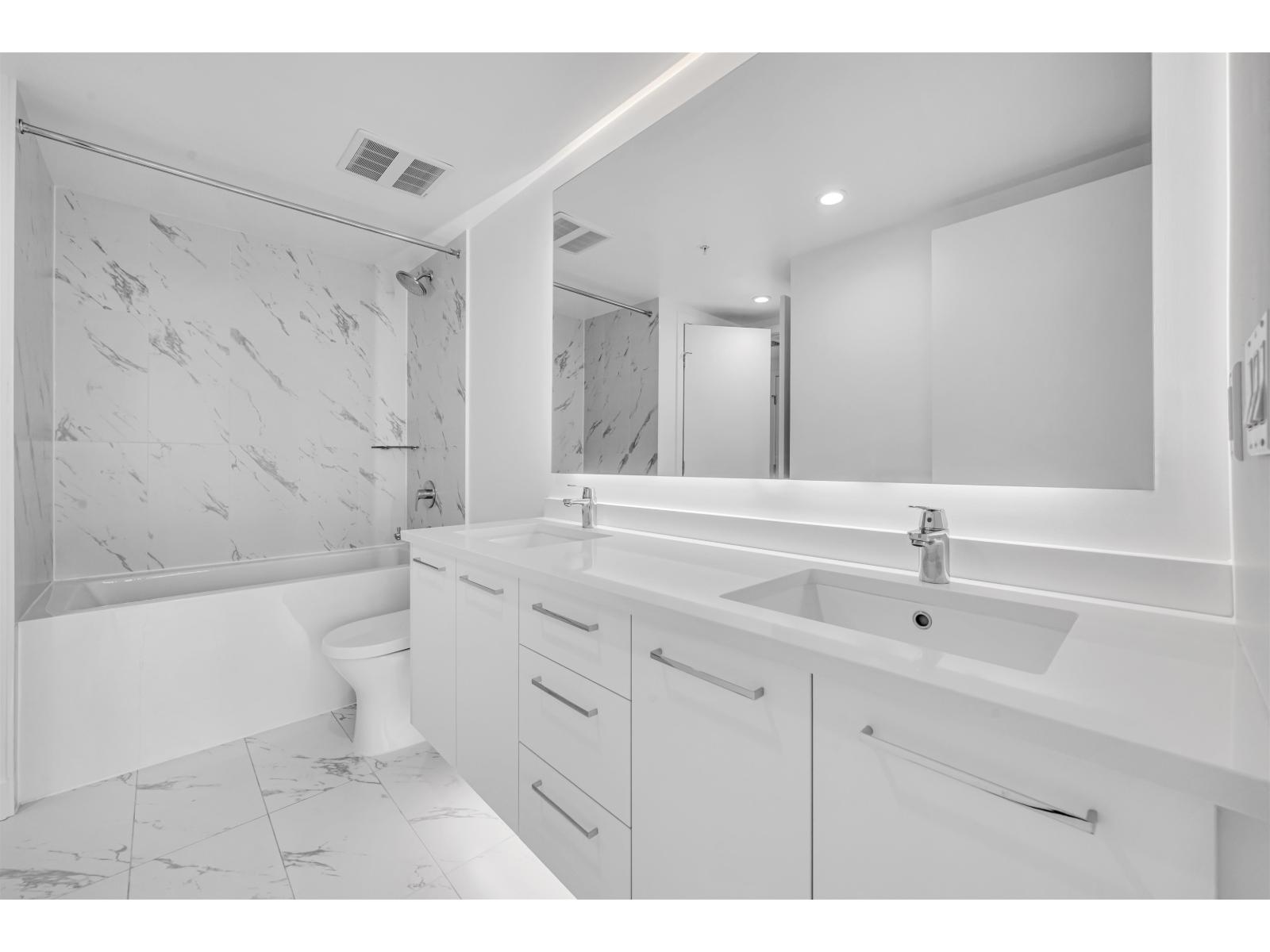702 1588 Johnston Road Property Photo 27