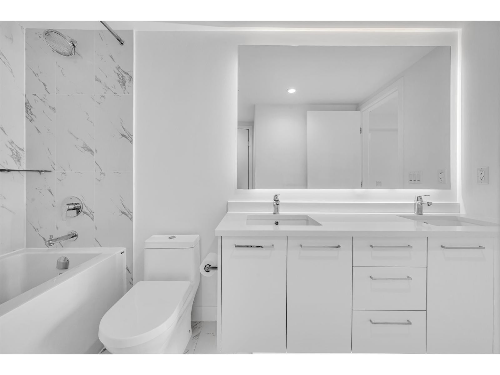 702 1588 Johnston Road Property Photo 29