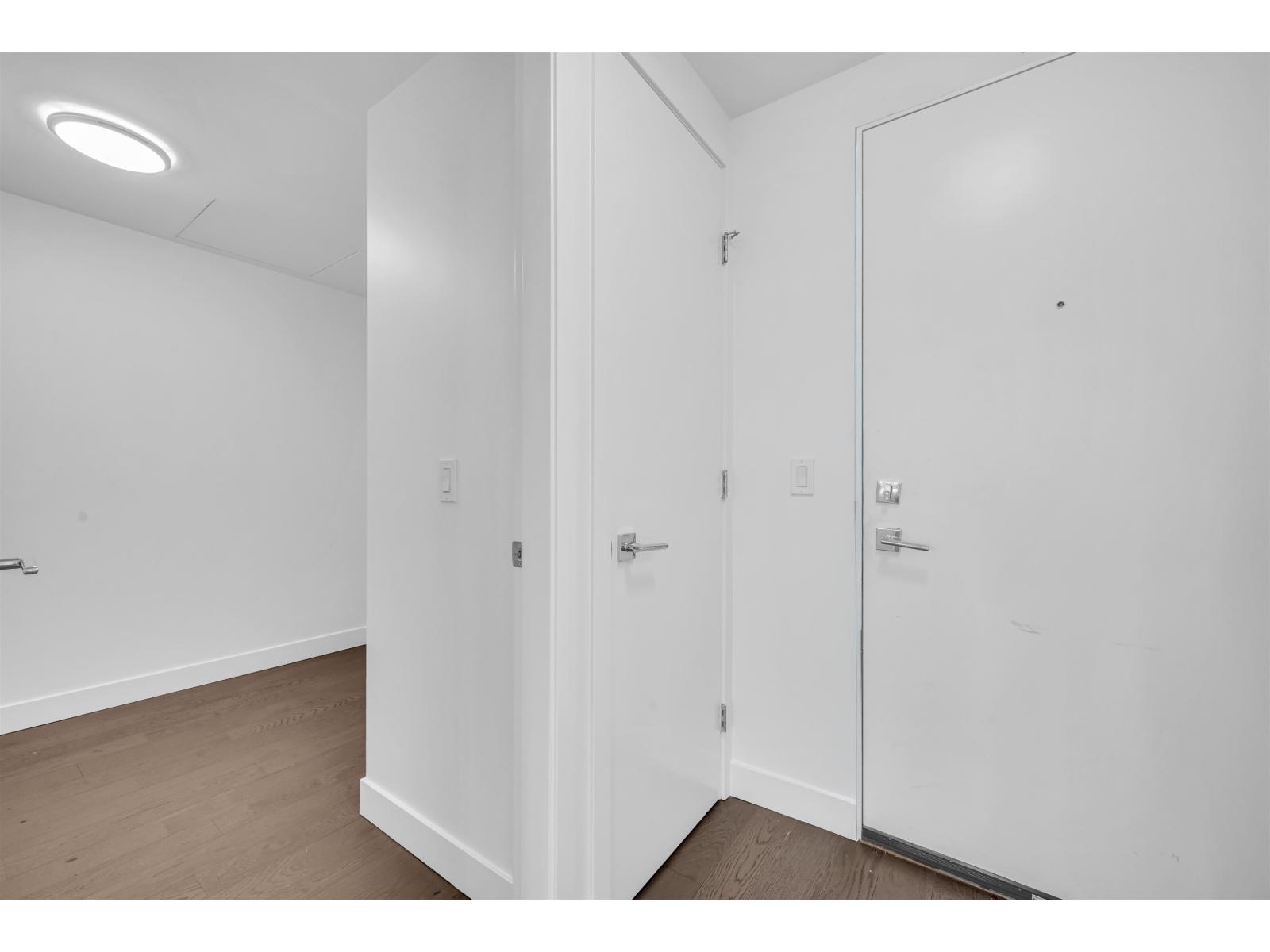 702 1588 Johnston Road Property Photo 31