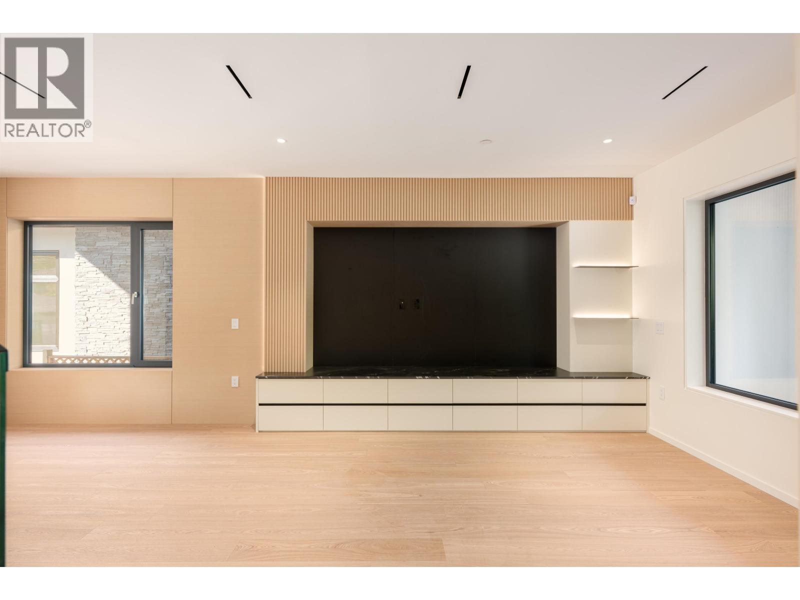 4475 Wallace Street Property Photo 5