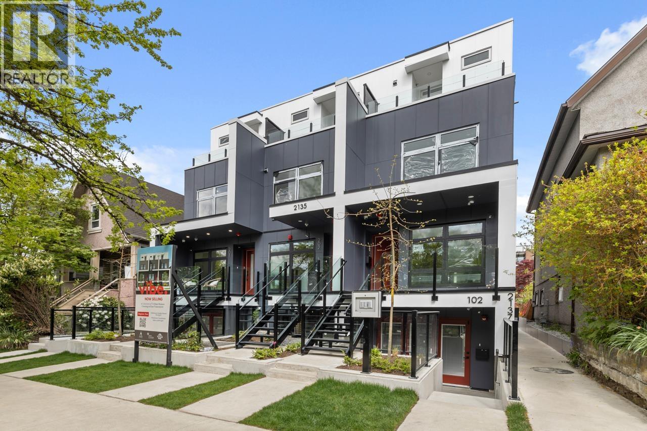 202 2135 E Pender Street Property Photo 1