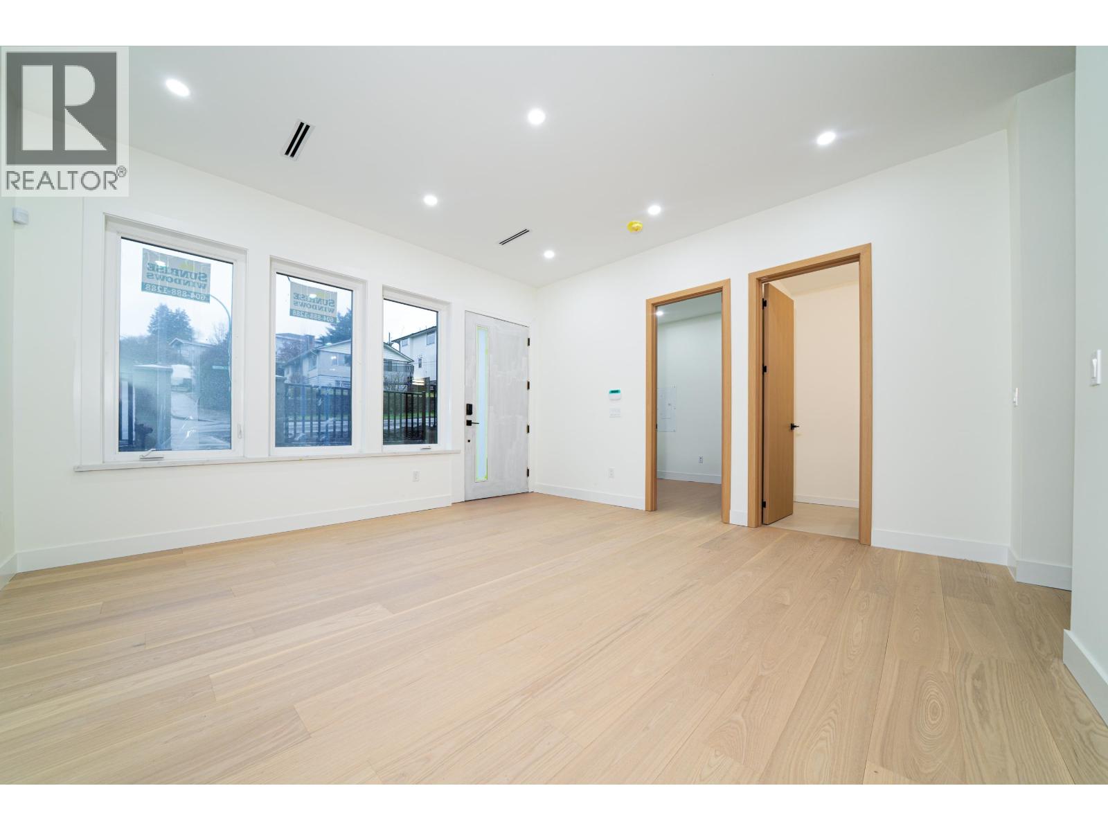 1 5091 Buxton Street Property Photo 6