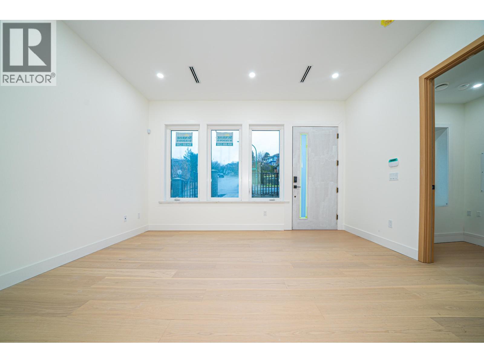 1 5091 Buxton Street Property Photo 7