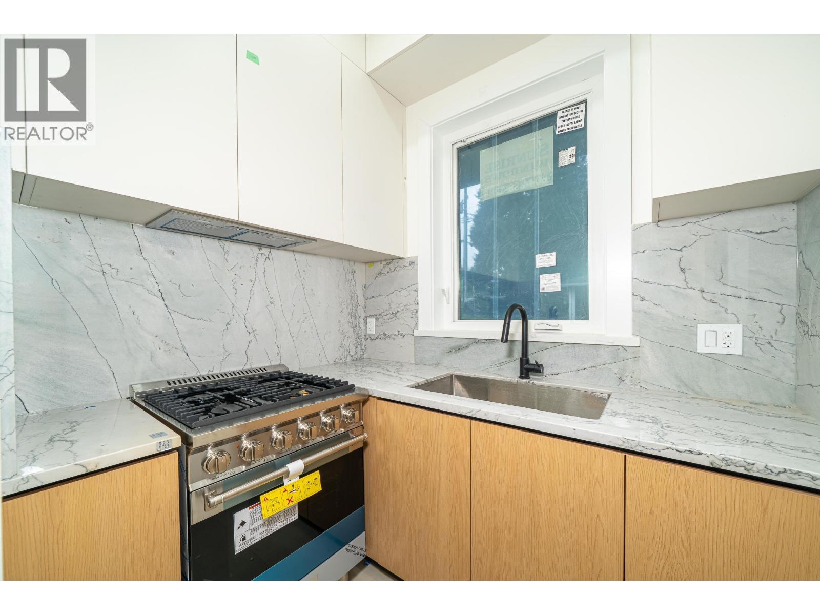 1 5091 Buxton Street Property Photo 10