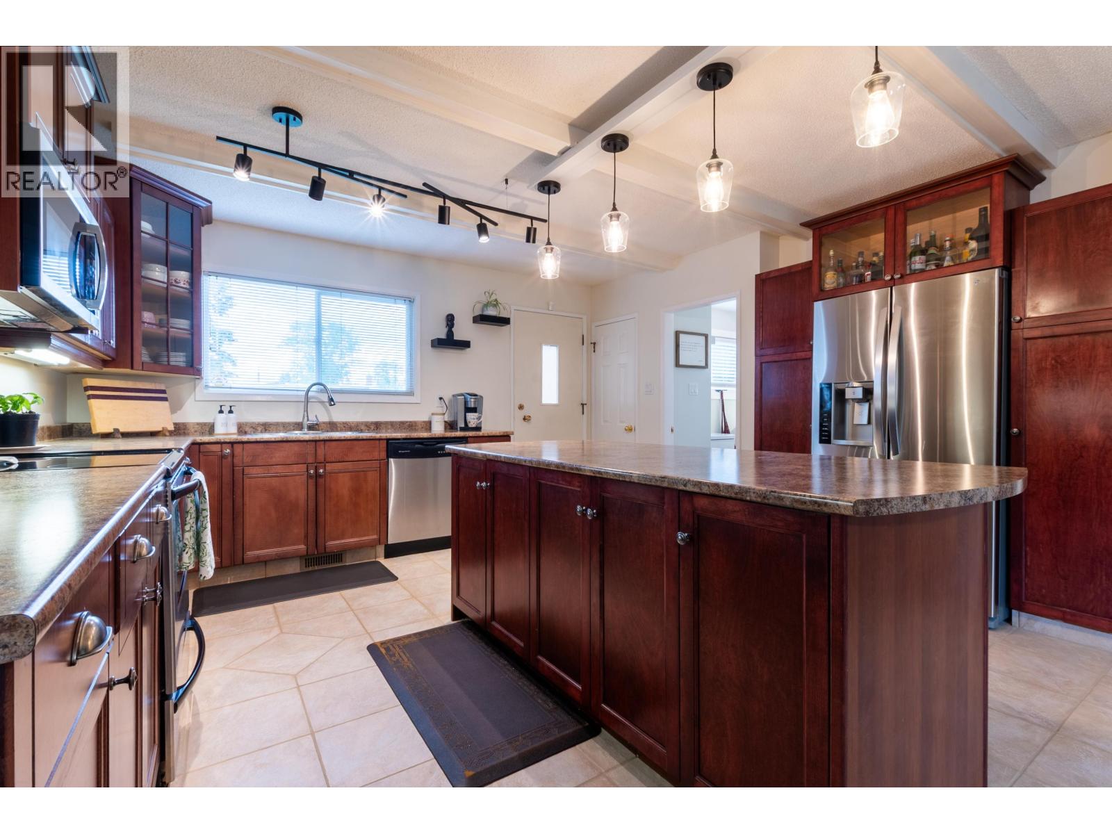 1625 Gillett Street Property Photo 4