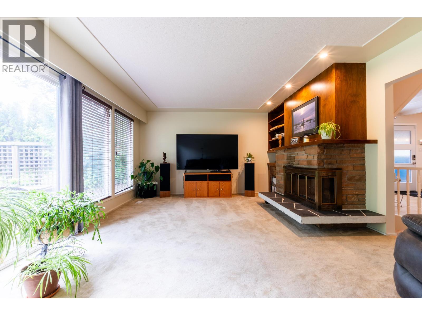 1625 Gillett Street Property Photo 7