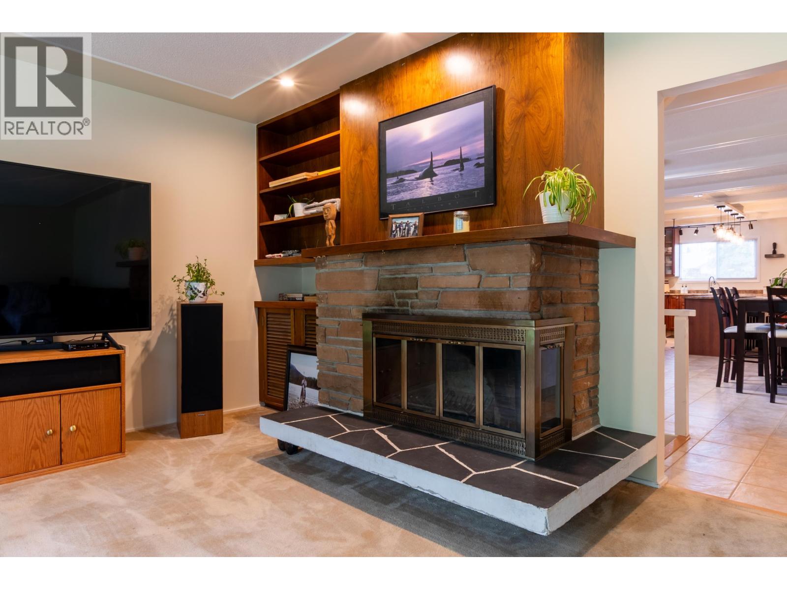 1625 Gillett Street Property Photo 8