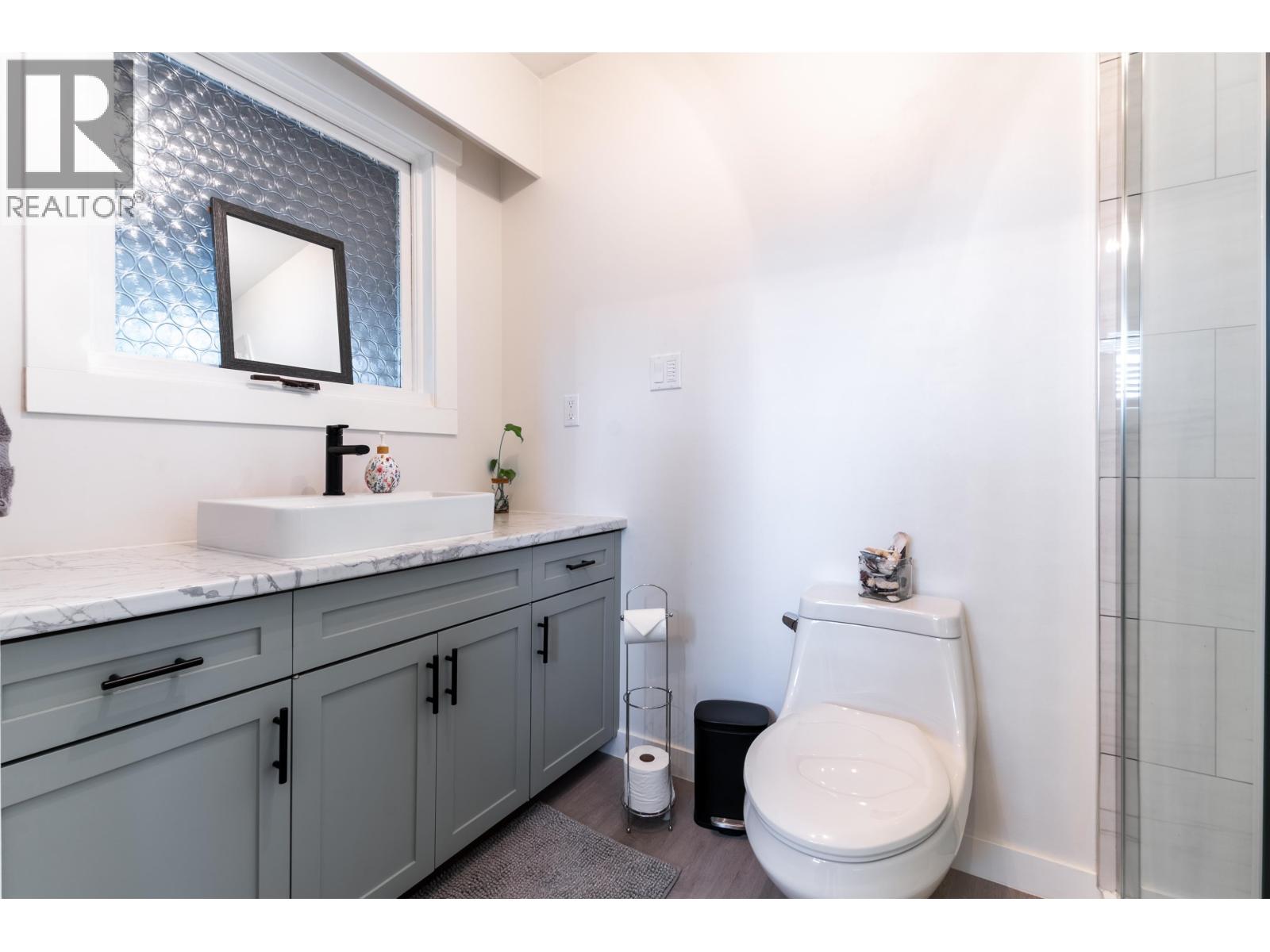 1625 Gillett Street Property Photo 11