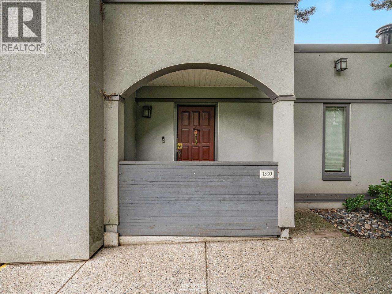 1330 W 7th Avenue Property Photo 6