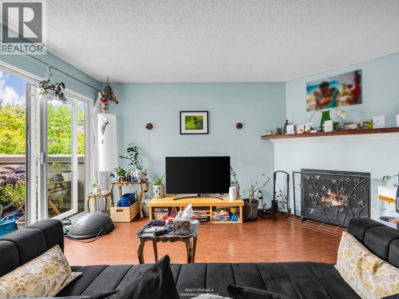 1330 W 7th Avenue Property Photo 7