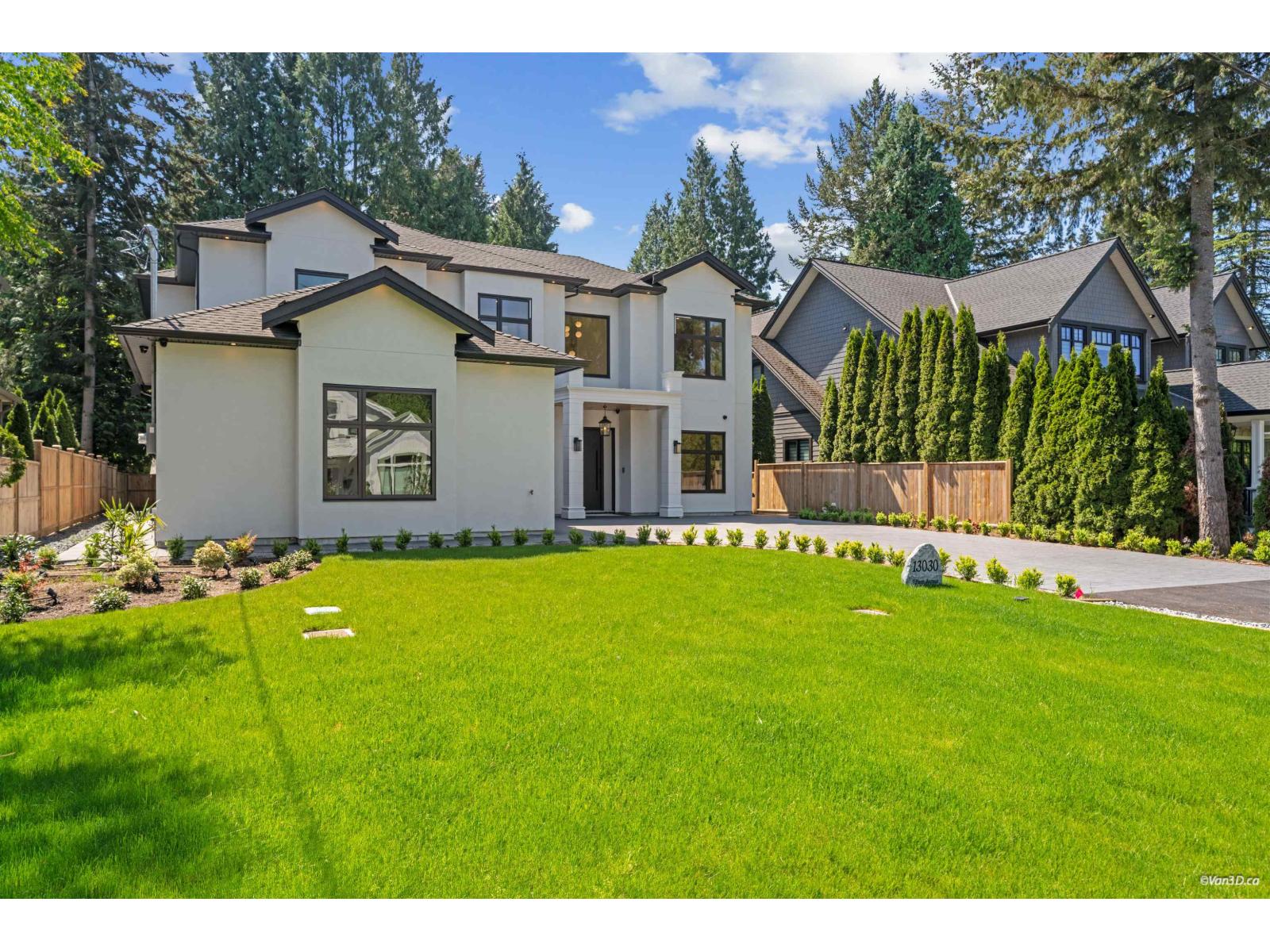 13030 15 Avenue Property Photo 2
