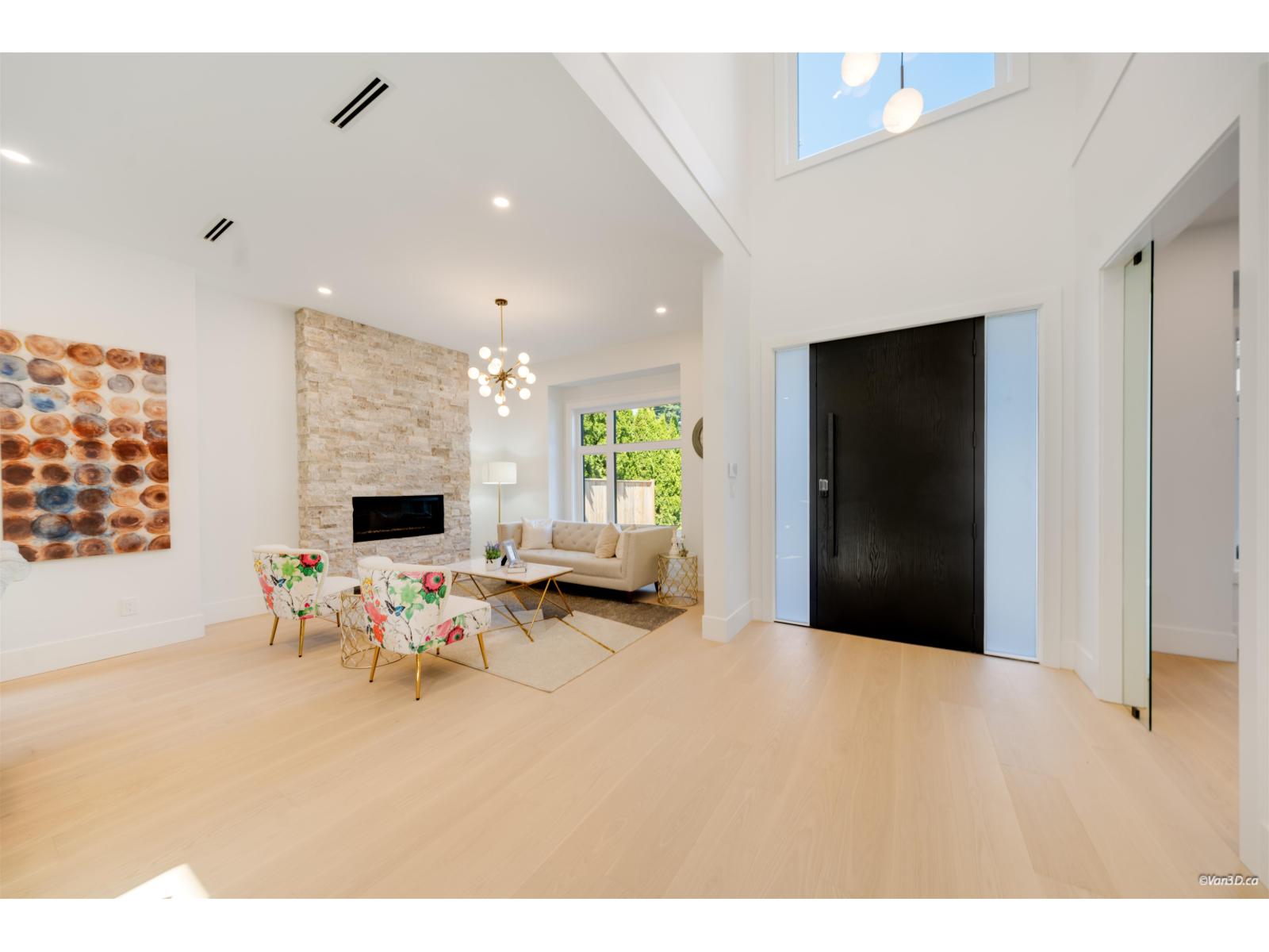 13030 15 Avenue Property Photo 3