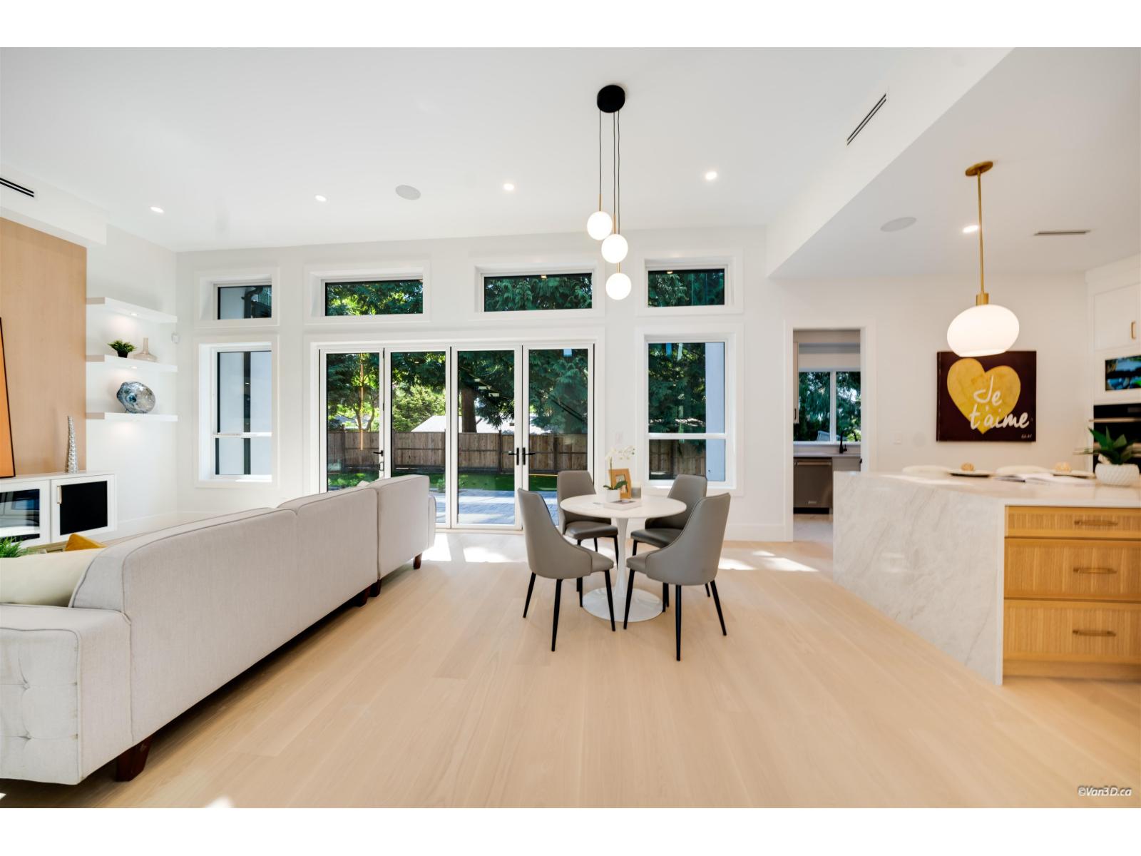 13030 15 Avenue Property Photo 7