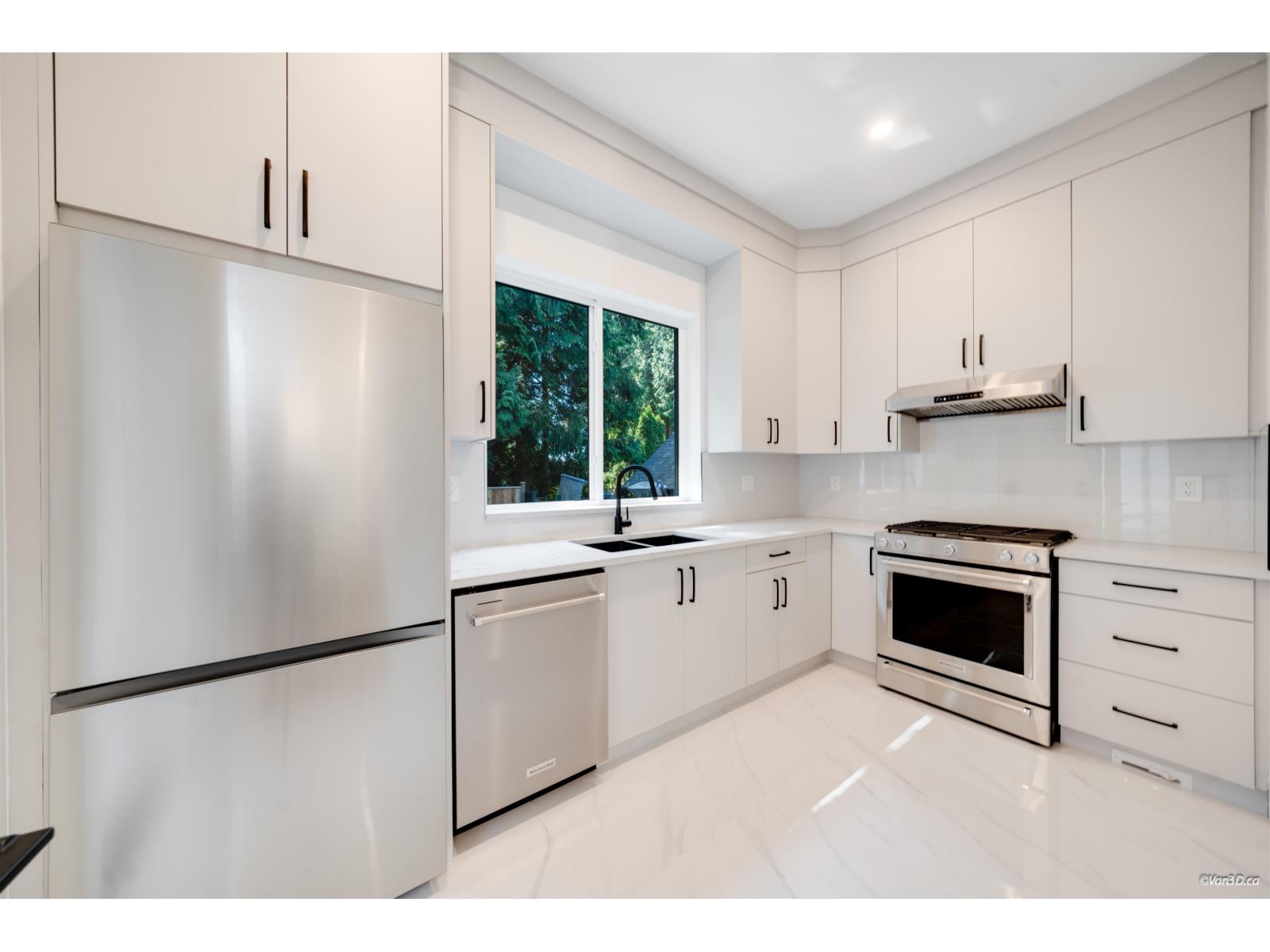 13030 15 Avenue Property Photo 11