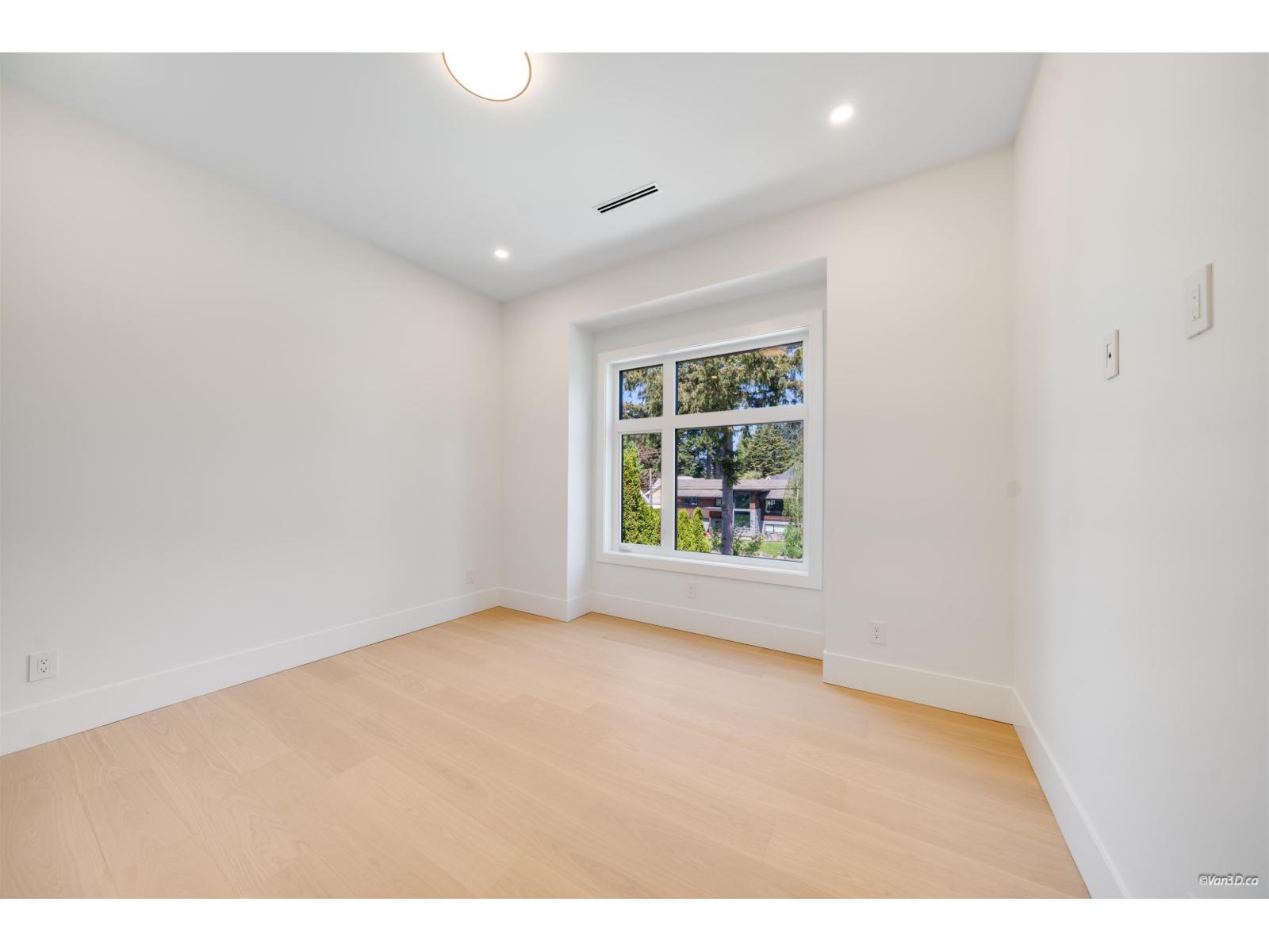 13030 15 Avenue Property Photo 28