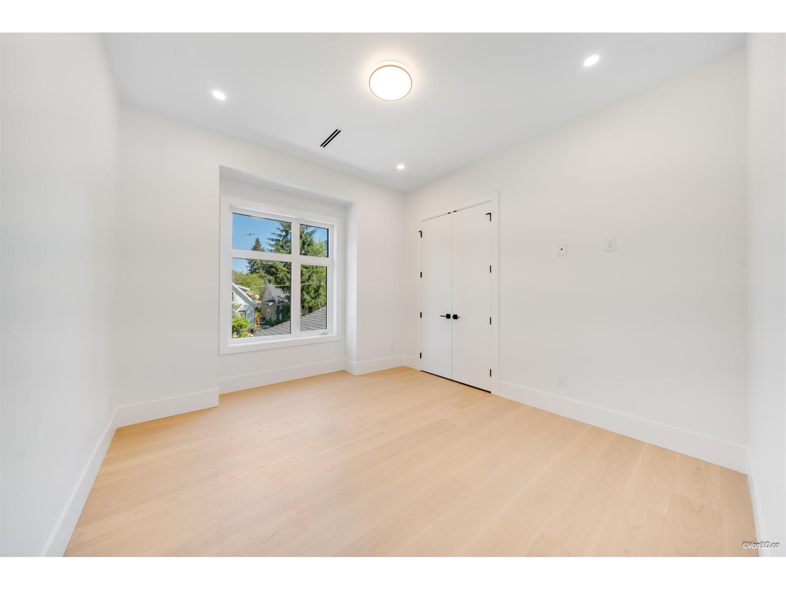 13030 15 Avenue Property Photo 30