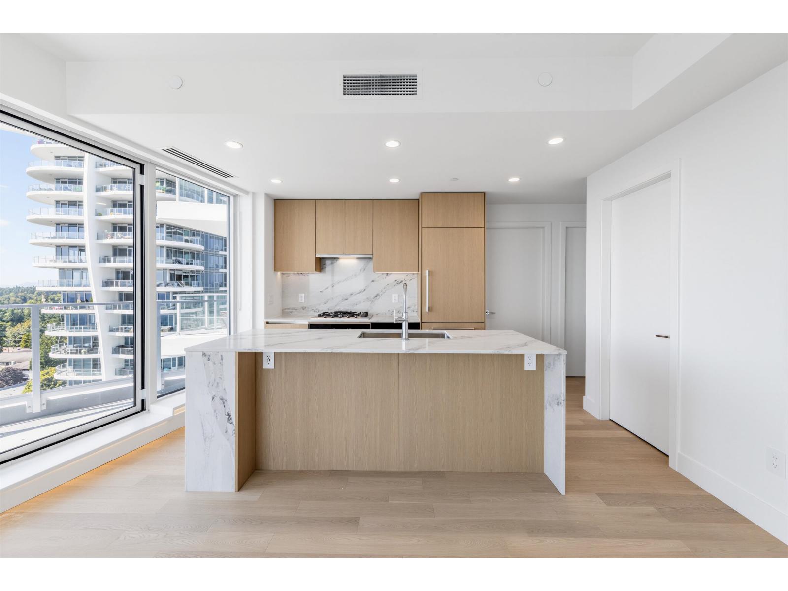 1606 1475 Foster Street Property Photo 8