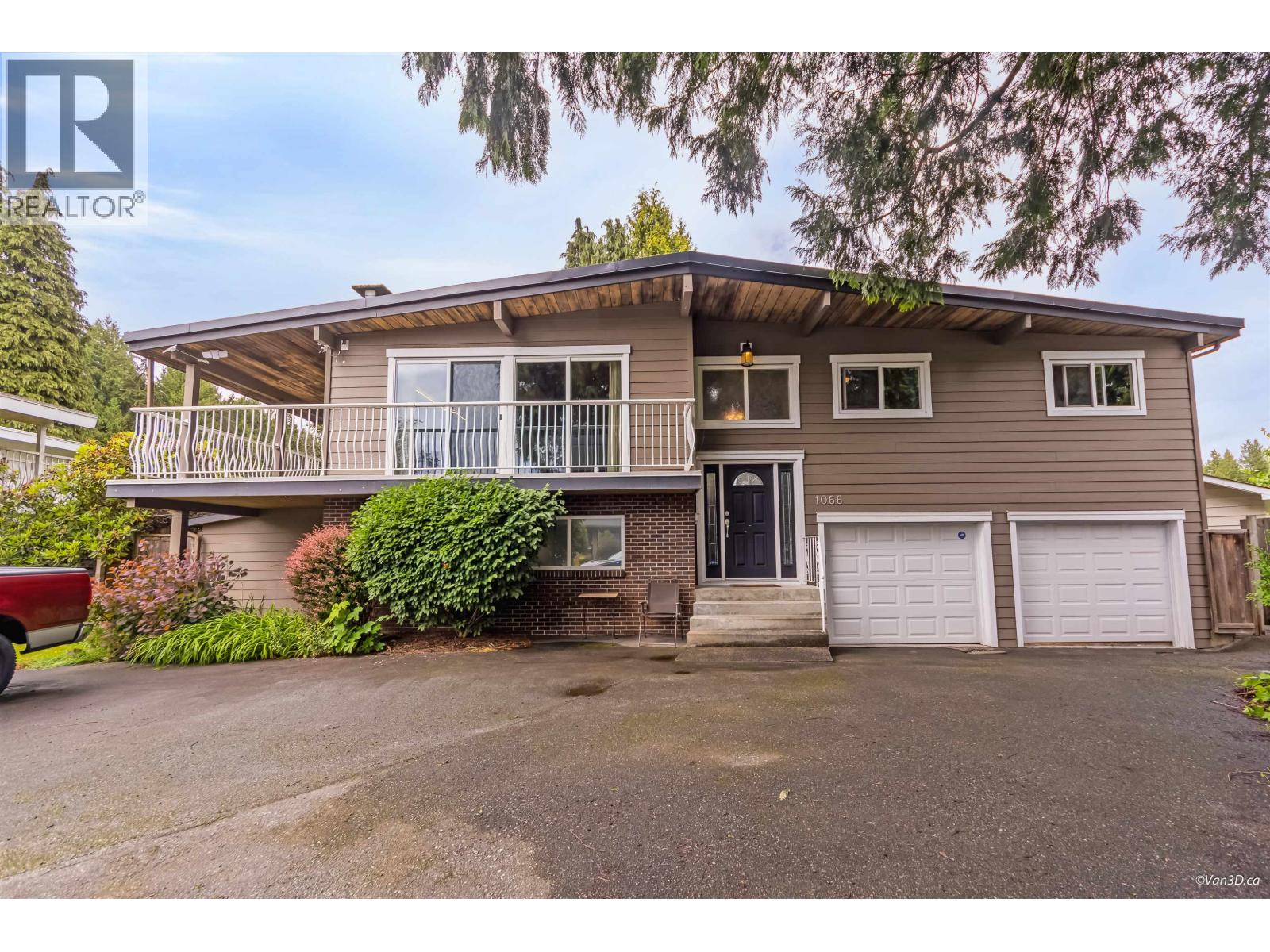 1066 BERNARD PLACE Property Photo 1