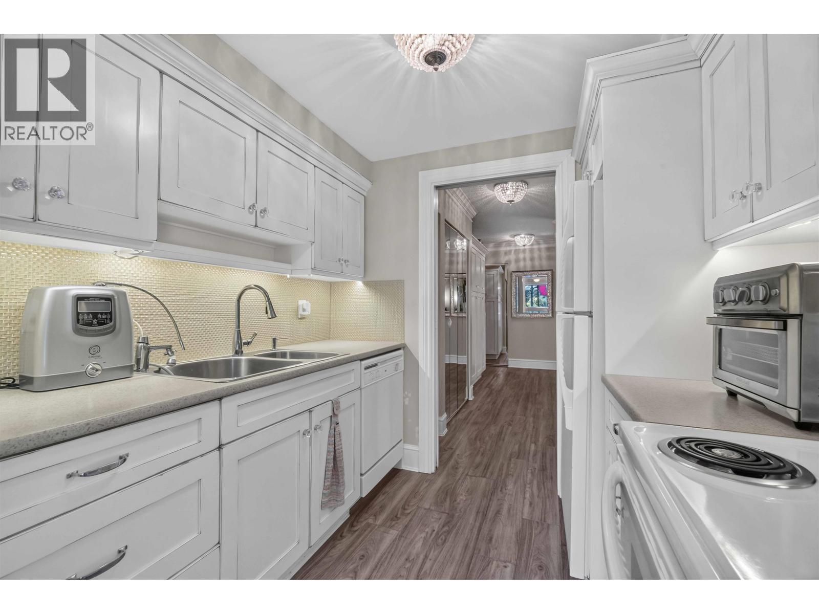 108 1177 Howie Avenue Property Photo 11