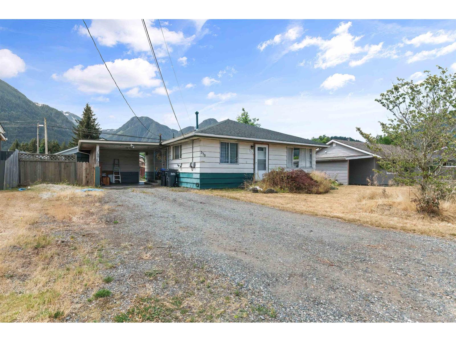 578 THACKER Avenue Property Photo 1