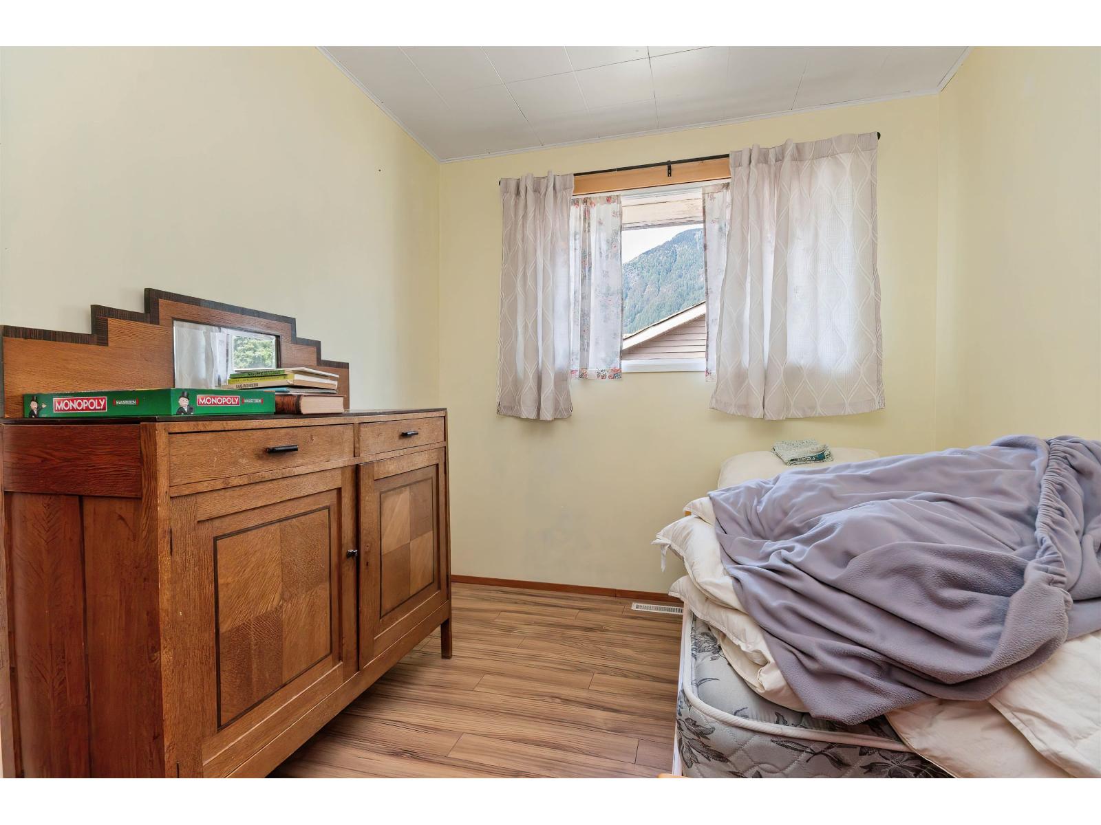 578 Thacker Avenue Property Photo 13