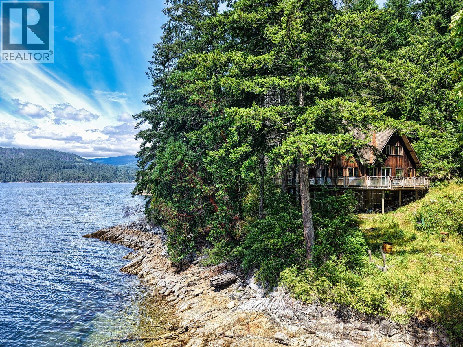 6787 Sechelt Inlet Road Property Photo 1
