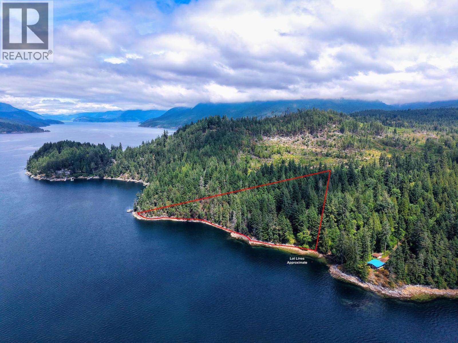 6787 Sechelt Inlet Road Property Photo 2