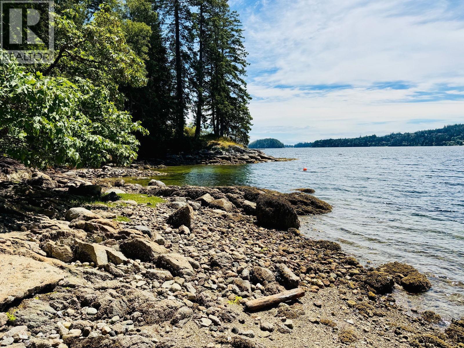 6787 Sechelt Inlet Road Property Photo 3