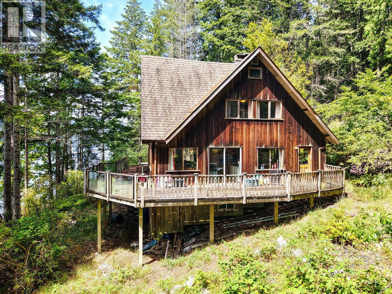 6787 Sechelt Inlet Road Property Photo 5