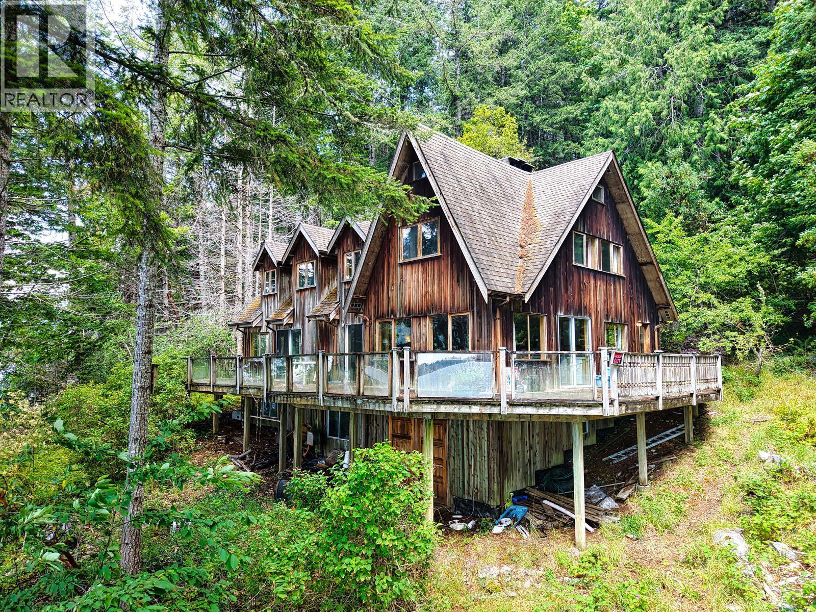 6787 Sechelt Inlet Road Property Photo 7