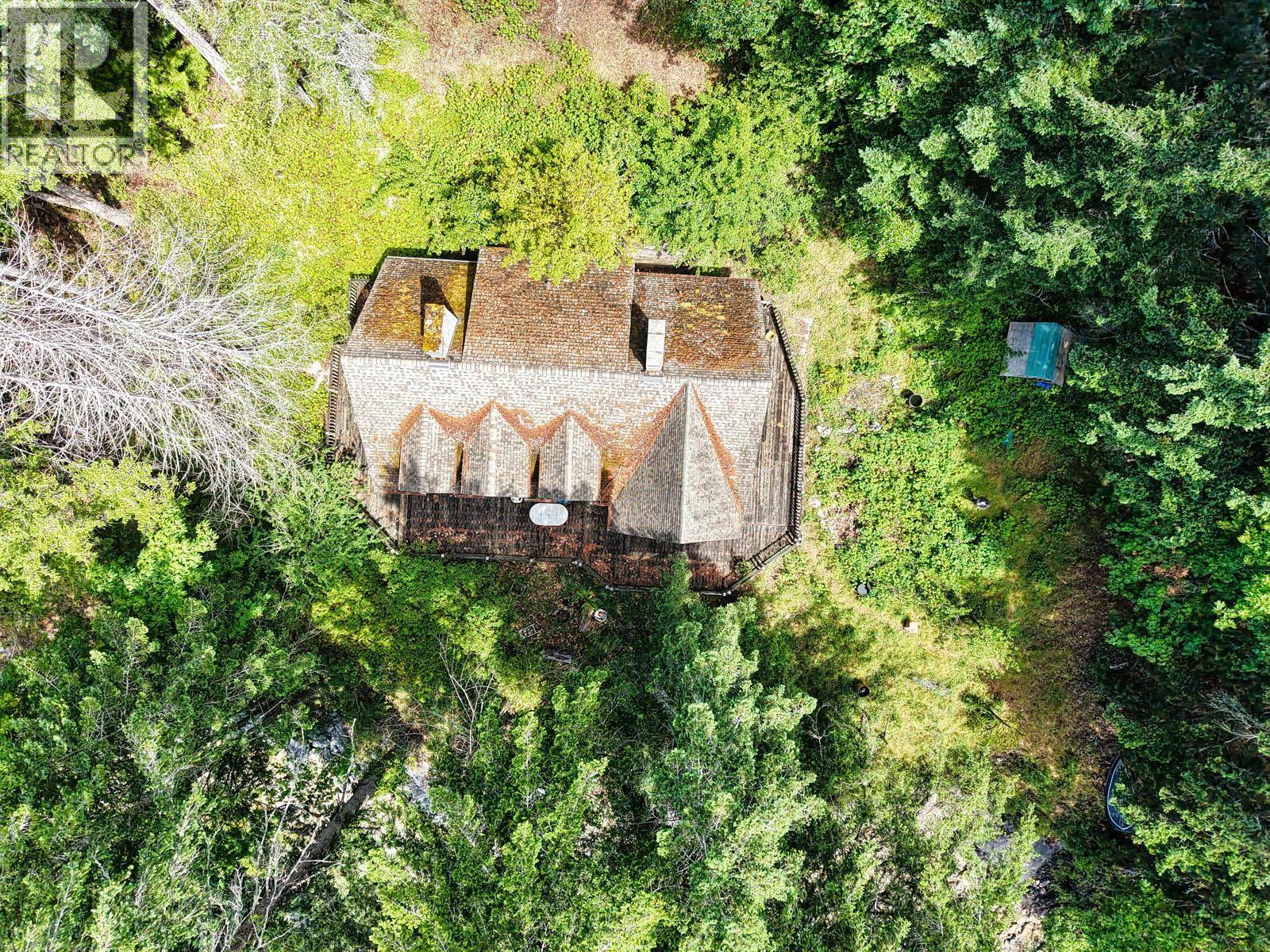 6787 Sechelt Inlet Road Property Photo 8
