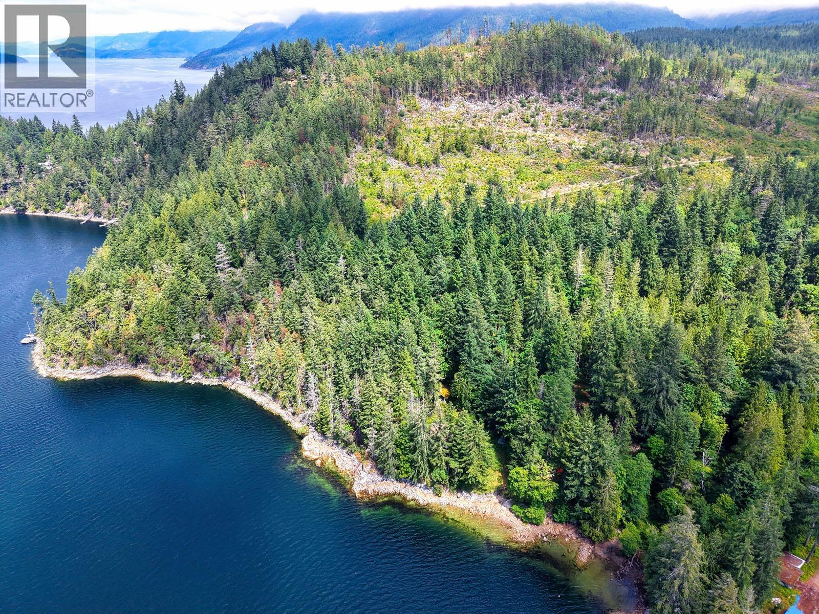 6787 Sechelt Inlet Road Property Photo 9