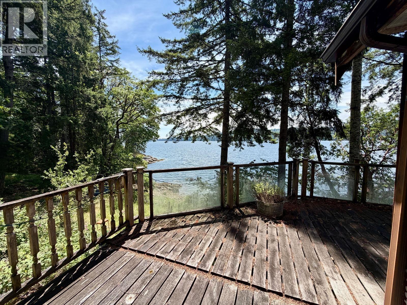 6787 Sechelt Inlet Road Property Photo 10