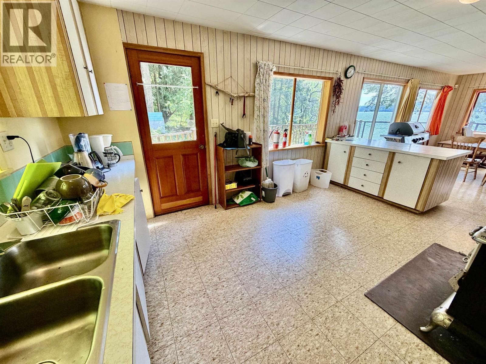 6787 Sechelt Inlet Road Property Photo 12
