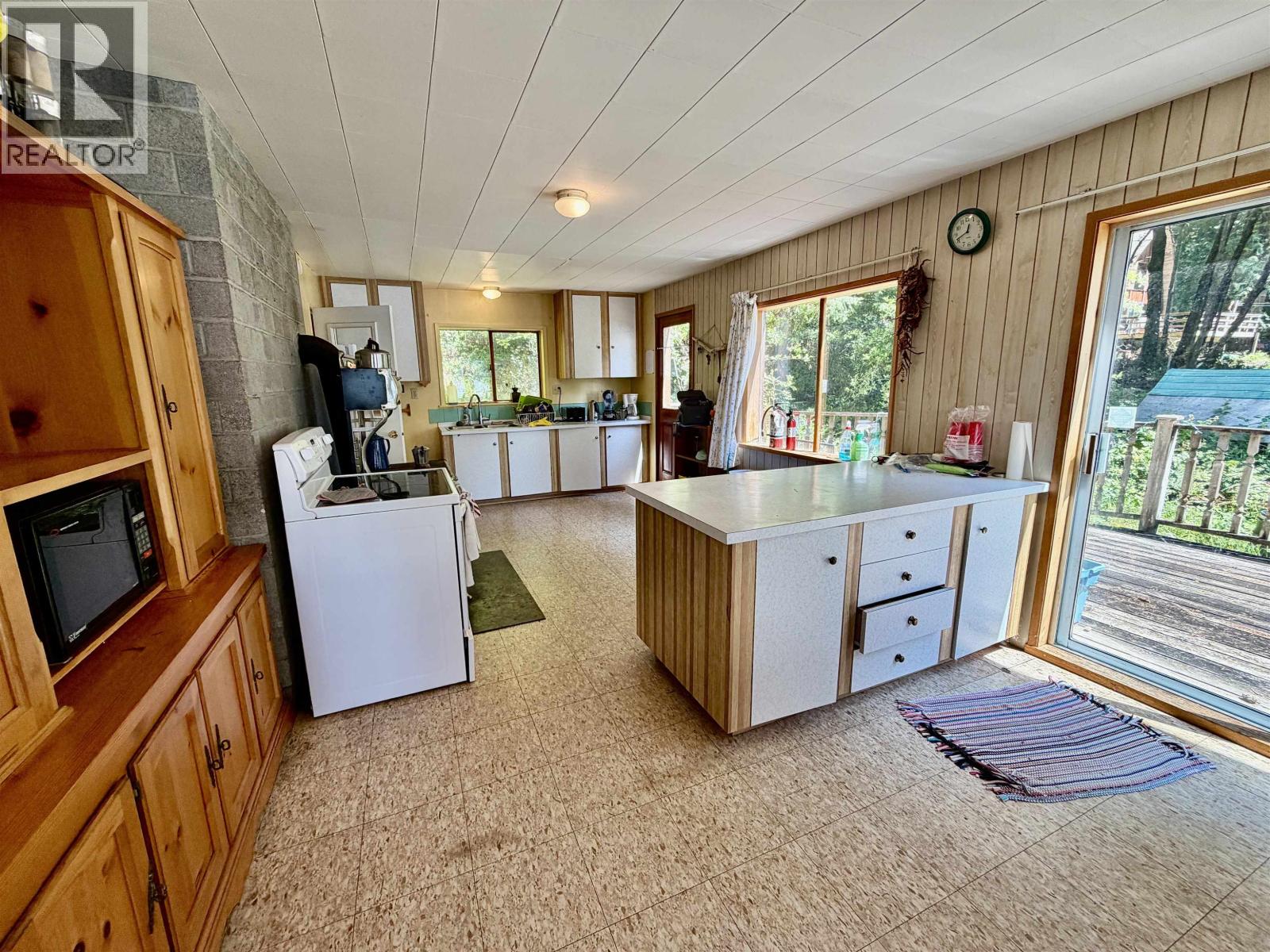 6787 Sechelt Inlet Road Property Photo 13
