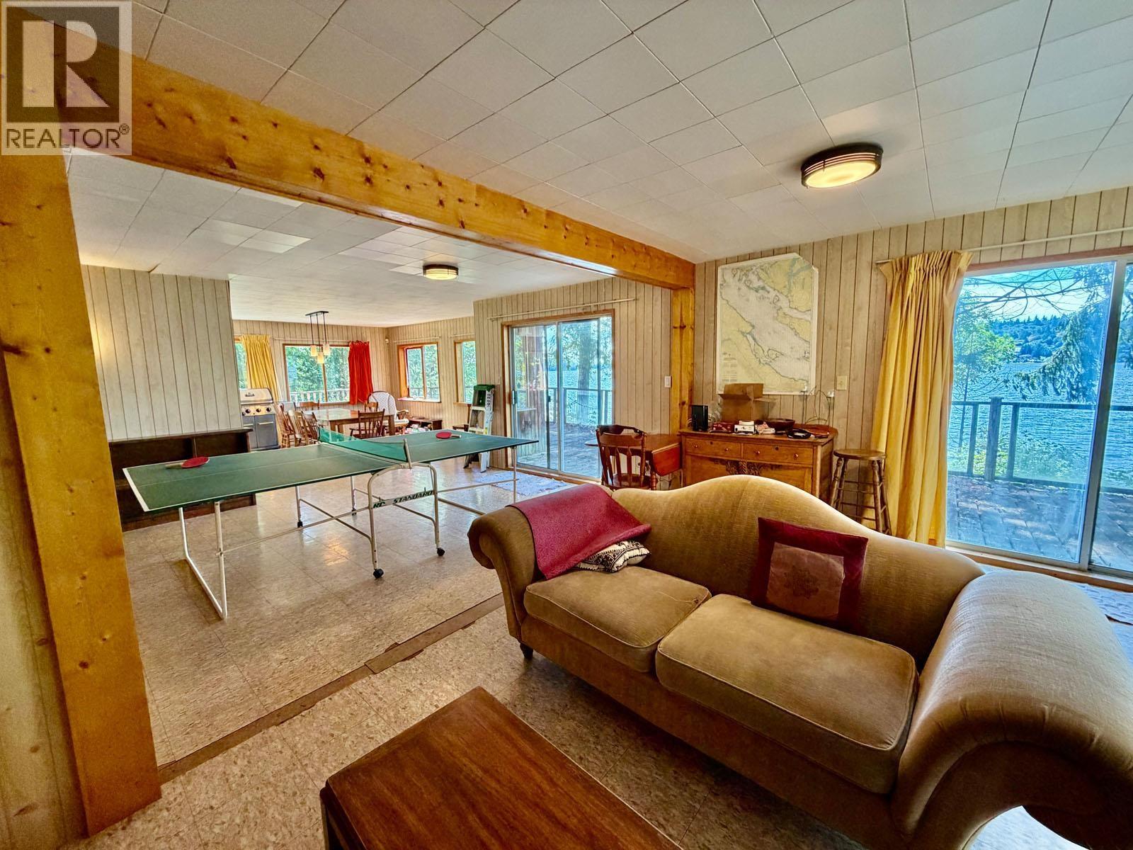6787 Sechelt Inlet Road Property Photo 16