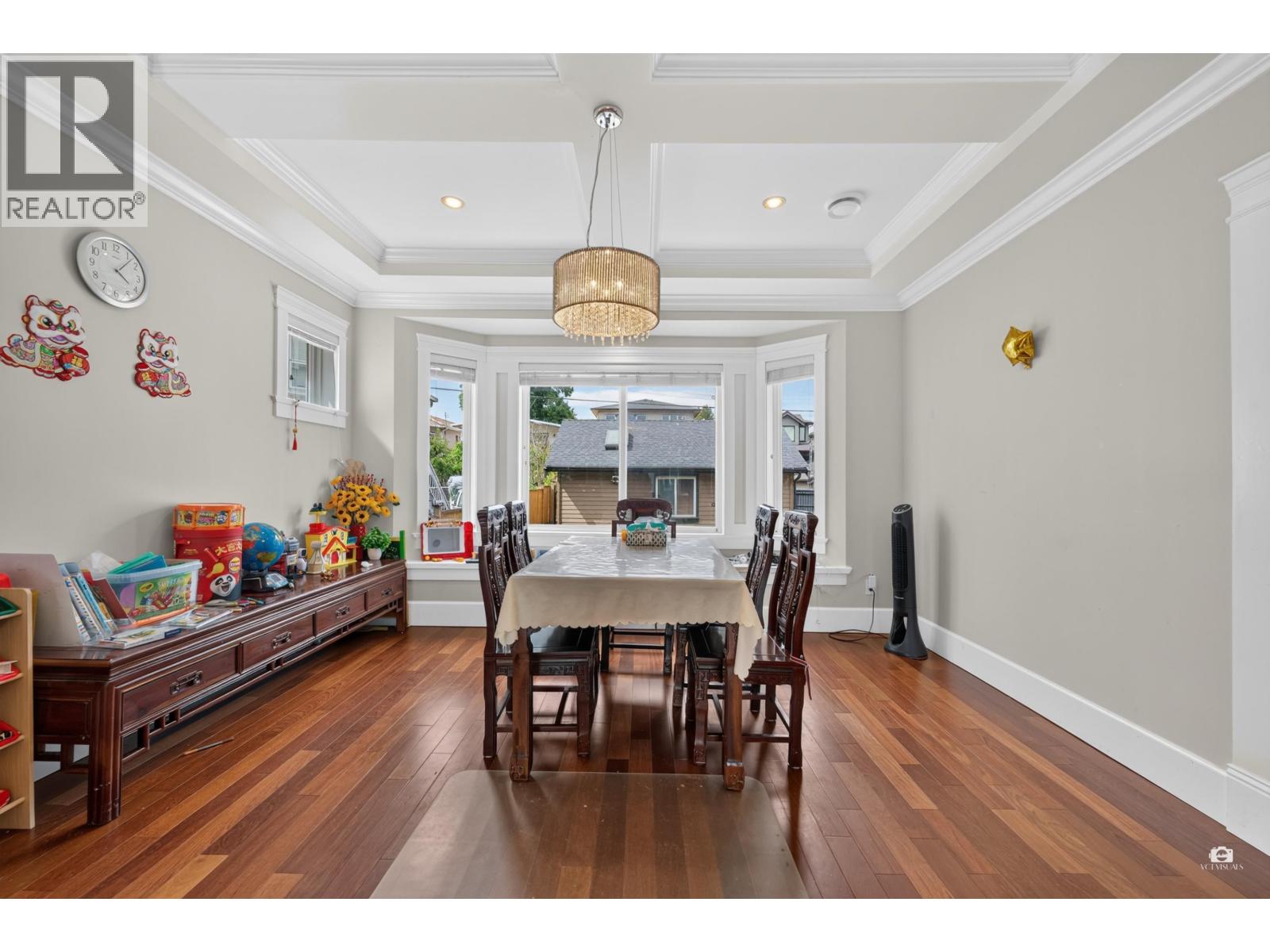 3873 Pine Street Property Photo 5