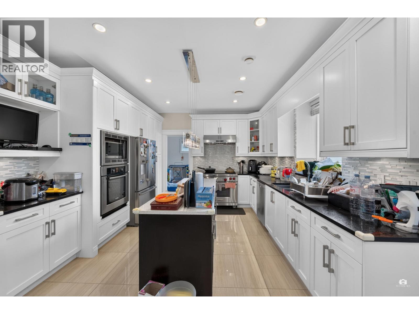3873 Pine Street Property Photo 13