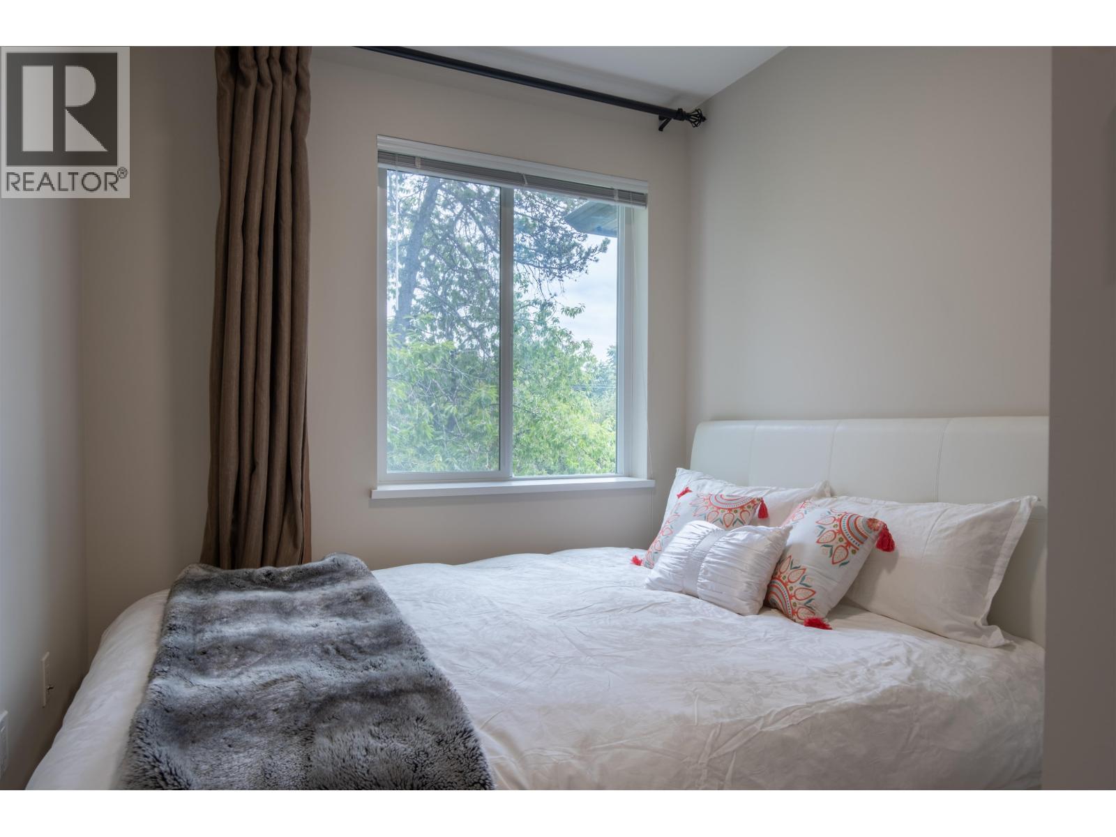 42 9728 Alexandra Road Property Photo 15