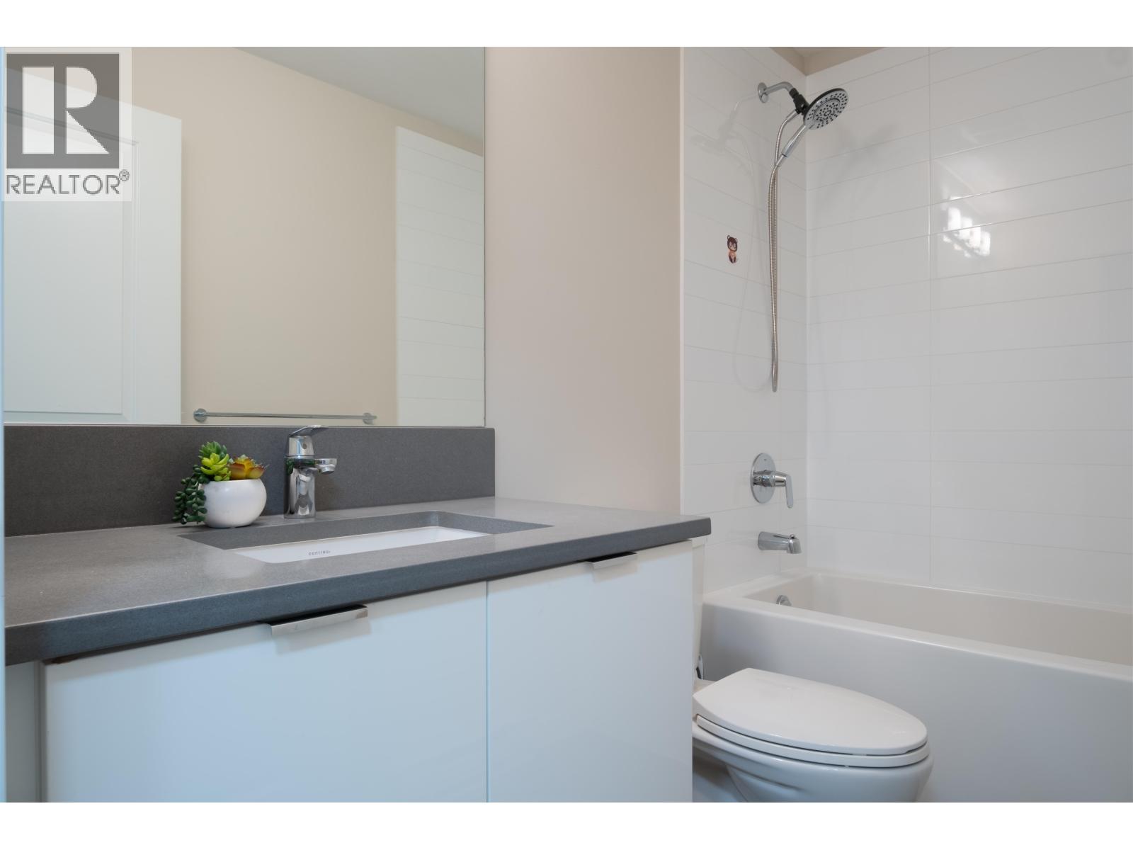 42 9728 Alexandra Road Property Photo 16